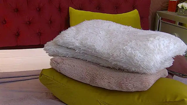 IrisMonn online show from February 24, 2025, 11:43 am