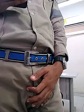 EnriquePersian197 online show from October 2, 2025, 7:39 pm