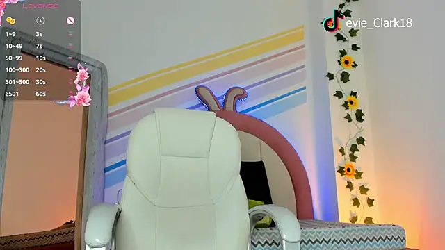 Evie Clark online show from February 1, 2025, 6:08 pm