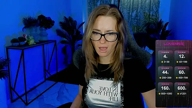 LadyIzabel online show from November 6, 2025, 8:29 am