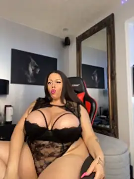 Snapshot of curvyfunlover chatting on June 19, 2026, 12:33 pm curvyfunlover online show from June 19, 2026, 12:33 pm