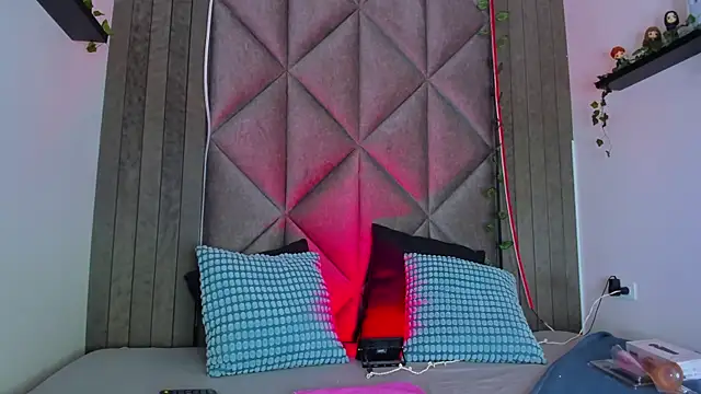 BriaConner  online show from November 13, 2025, 2:48 am