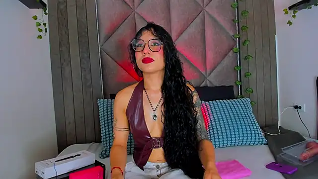 BriaConner  online show from May 1, 2026, 3:00 am