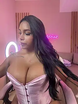 MadeleineSanez online show from May 5, 2026, 3:20 am