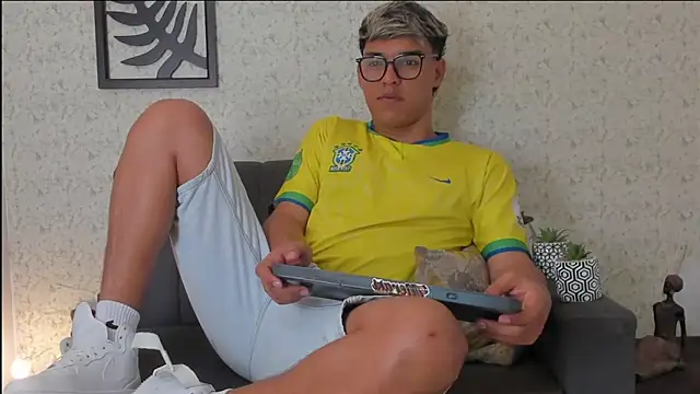 ryan carter08 online show from September 26, 2025, 3:35 am