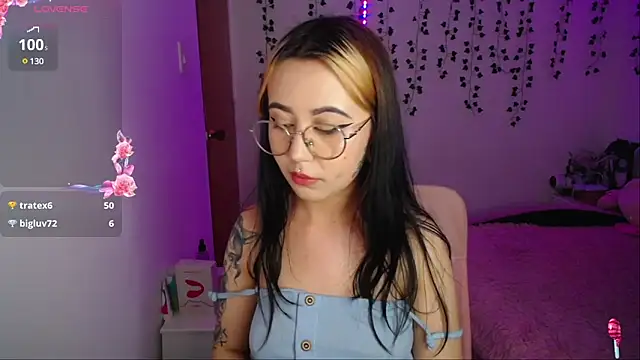 Snapshot of Sunset_pink chatting on December 18, 2024, 6:10 am Sunset pink online show from December 18, 2024, 6:10 am