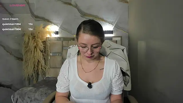  isaabellaa online show from July 6, 2026, 3:03 pm