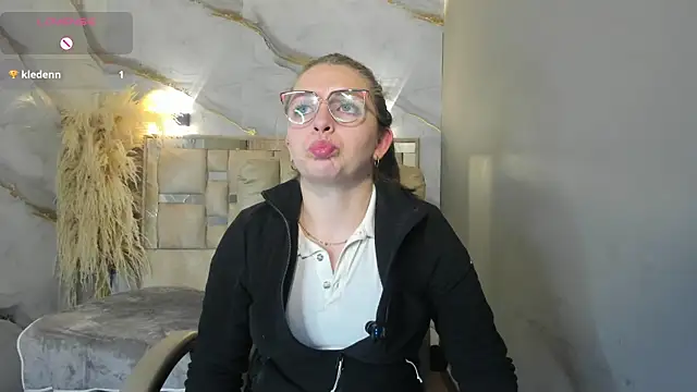  isaabellaa online show from July 8, 2026, 12:39 pm