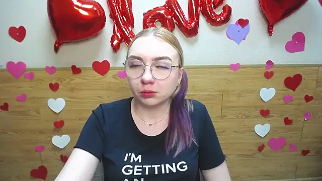 BeatriceFly online show from March 16, 2025, 12:55 pm