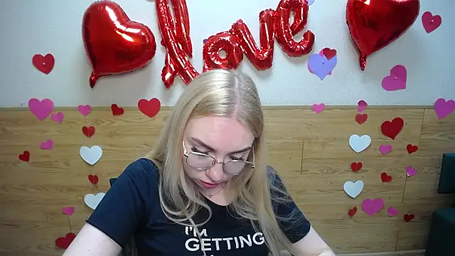 BeatriceFly online show from March 17, 2025, 3:18 pm