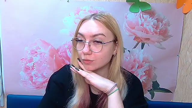 BeatriceFly online show from September 30, 2025, 11:49 am