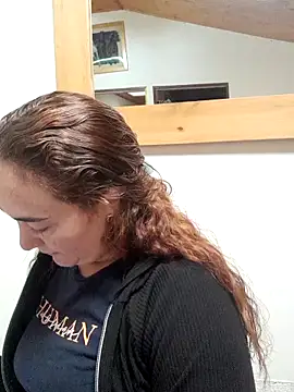 skayhot  online show from February 12, 2026, 12:38 pm