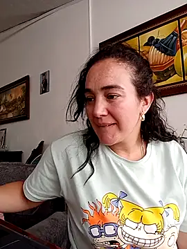 skayhot  online show from March 3, 2025, 4:47 pm