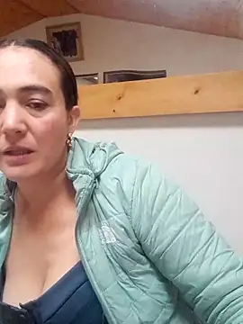 skayhot  online show from October 3, 2025, 1:45 pm