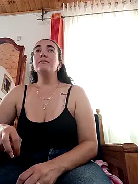 skayhot  online show from March 17, 2025, 4:54 pm