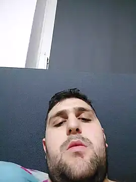 kussaufdie nuss online show from December 14, 2024, 3:36 pm