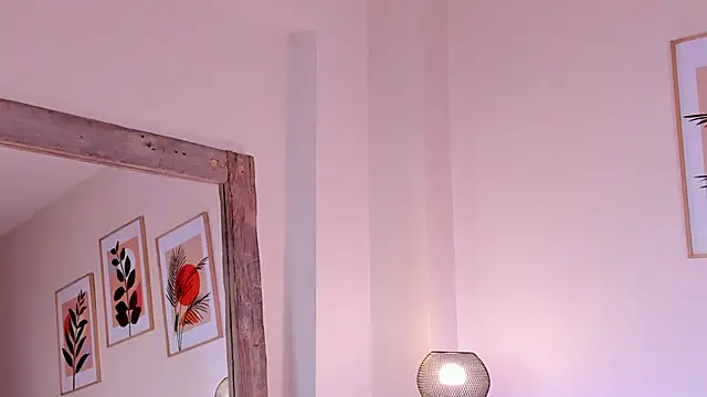 DahianaWalcott online show from September 24, 2025, 3:07 pm