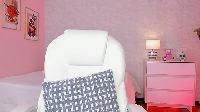 DahianaWalcott online show from March 11, 2025, 7:25 pm