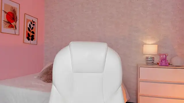 DahianaWalcott online show from March 5, 2025, 2:03 am