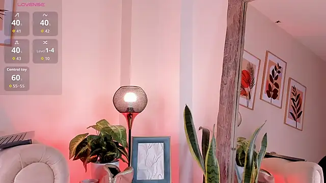 DahianaWalcott online show from September 18, 2025, 4:54 pm