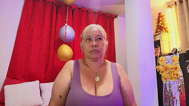 girl amada online show from February 16, 2026, 7:34 pm