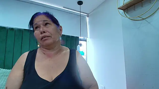 girl amada online show from June 4, 2026, 5:06 pm