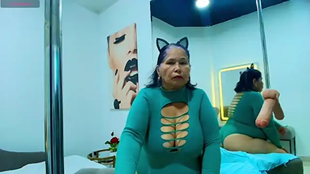 girl amada online show from July 24, 2026, 7:32 pm