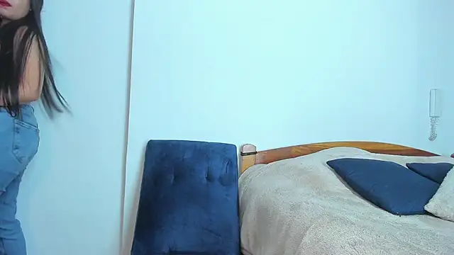 emiily15   online show from February 24, 2025, 6:26 pm