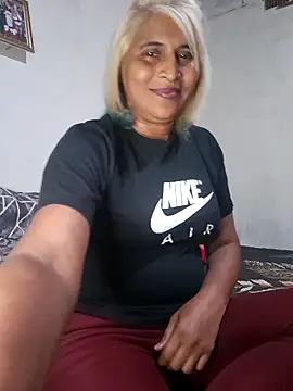 Goodgirlsue 77 online show from May 14, 2026, 7:33 pm