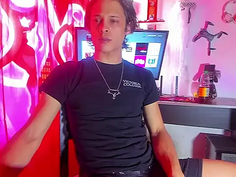 LilOwen  online show from June 12, 2026, 8:28 pm