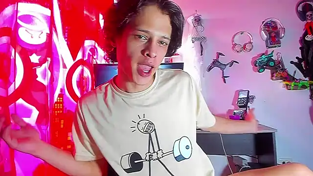 LilOwen  online show from June 18, 2026, 6:02 pm