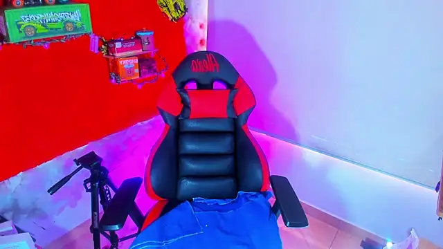 LilOwen  online show from October 24, 2025, 6:07 pm