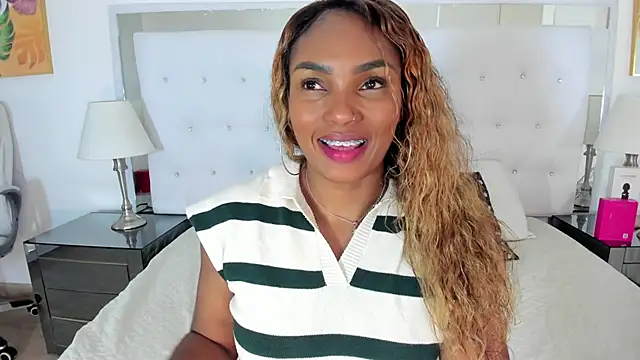 Isla Scott online show from June 10, 2026, 11:22 am