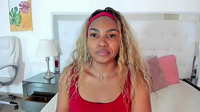 Isla Scott online show from May 13, 2026, 11:39 am