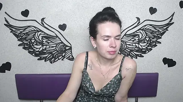 JasmineKouch online show from October 5, 2025, 5:14 pm