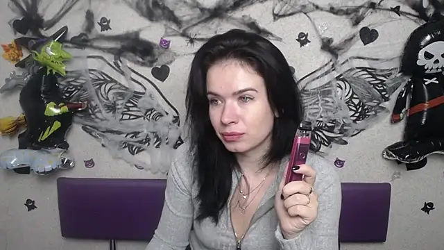 JasmineKouch online show from November 6, 2025, 6:23 pm