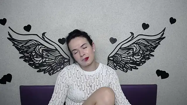 JasmineKouch online show from September 8, 2025, 5:12 pm