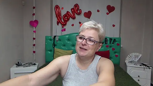 EmiliaGree online show from September 22, 2025, 5:08 pm