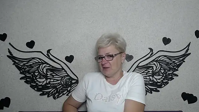 EmiliaGree online show from September 12, 2025, 5:13 pm