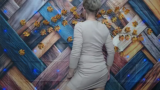 EllaBonito online show from December 1, 2025, 6:36 am