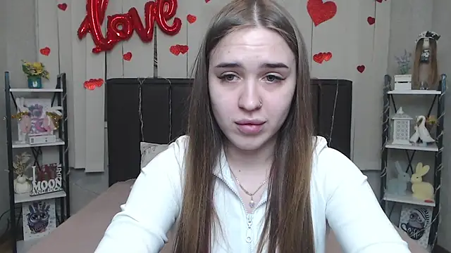 LauraHlot online show from March 18, 2026, 7:04 pm