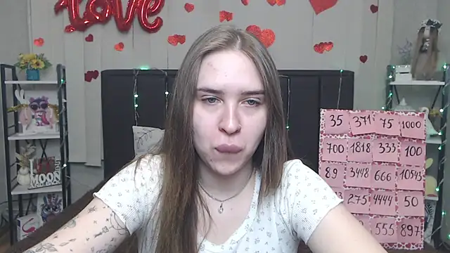 LauraHlot online show from May 21, 2026, 7:17 am