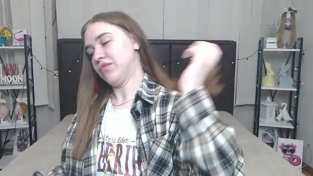 LauraHlot online show from September 11, 2025, 6:35 am