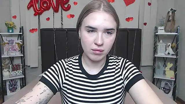LauraHlot online show from March 31, 2026, 6:15 am
