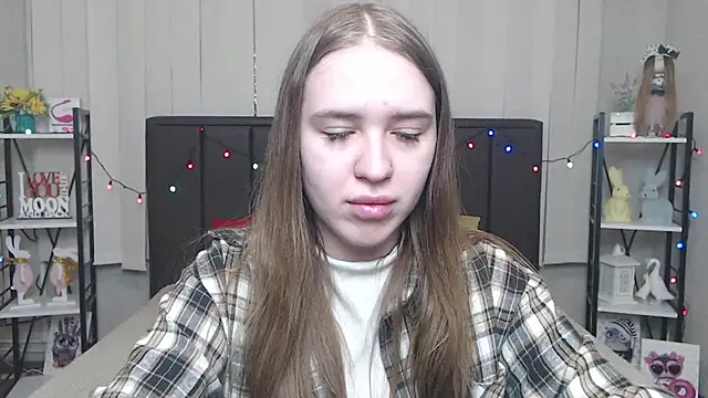 LauraHlot online show from September 9, 2025, 5:39 am