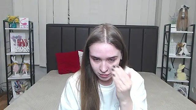 LauraHlot online show from November 30, 2025, 6:58 am