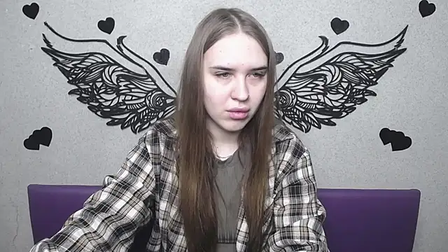 LauraHlot online show from April 22, 2026, 5:36 am