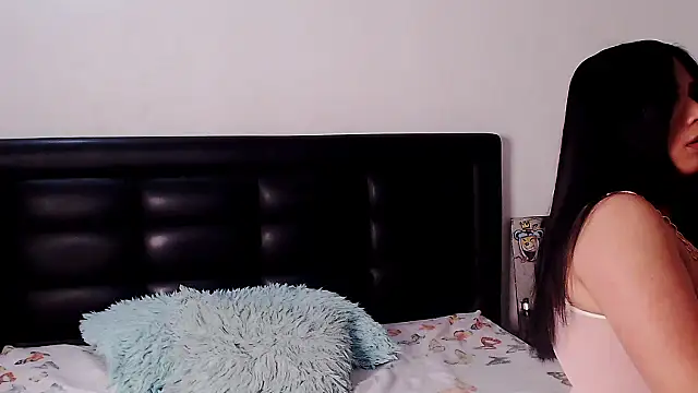 anyaadamss online show from December 4, 2025, 5:17 am