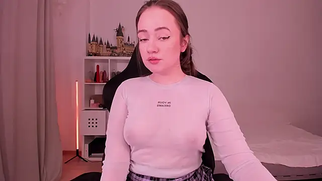 Snapshot of WalkingGirl chatting on February 27, 2025, 7:04 pm WalkingGirl online show from February 27, 2025, 7:04 pm