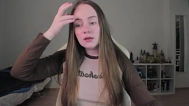 Snapshot of WalkingGirl chatting on February 9, 2026, 9:24 pm WalkingGirl online show from February 9, 2026, 9:24 pm